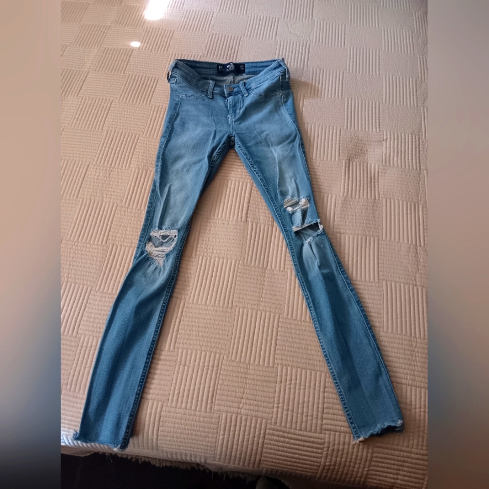 Hollister distressed skinny Jean legging